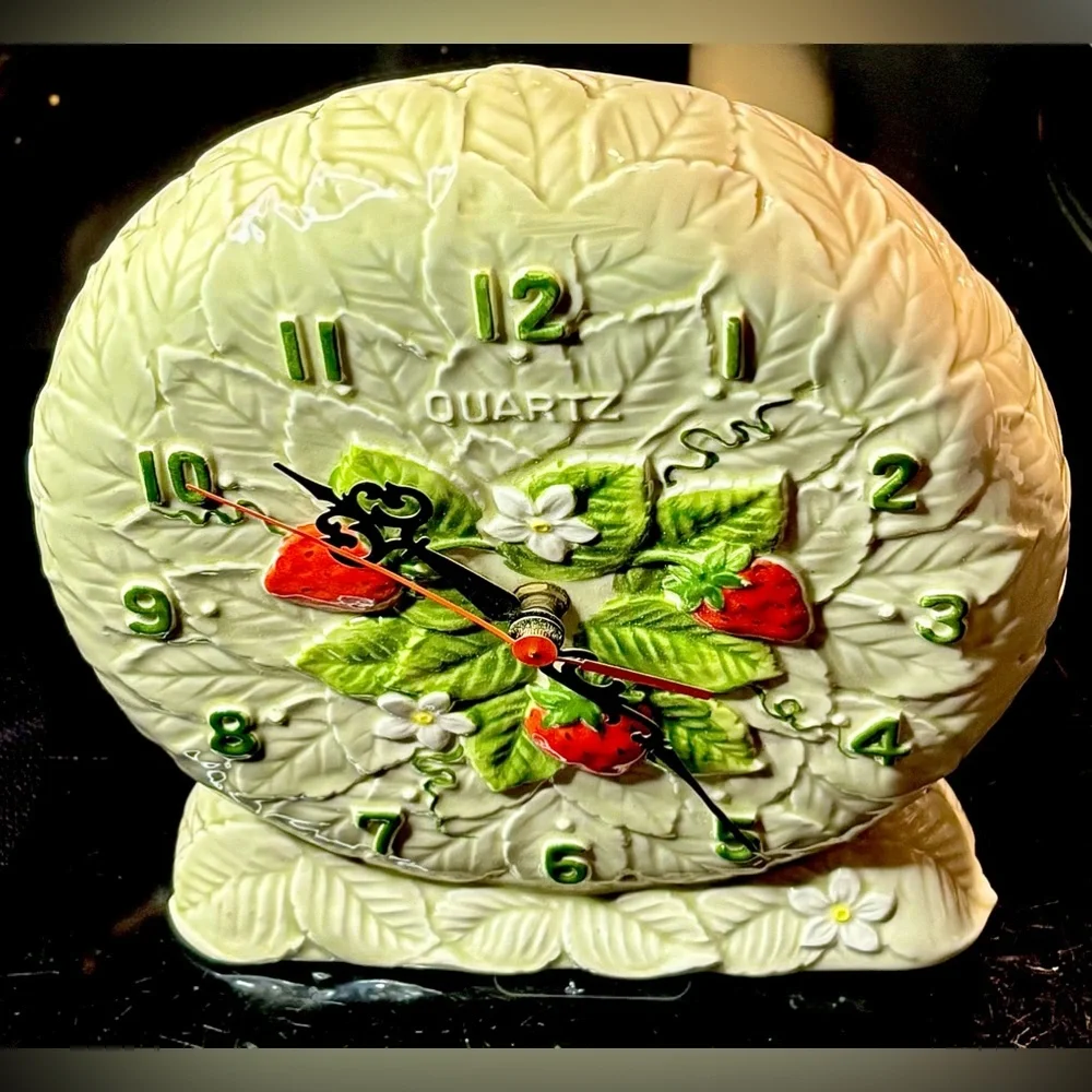SEARS ROEBUCK CO CLOCK STRAWBERRY COORDINATES CERAMIC VINTAGE 1981 QUARTZ JAPAN